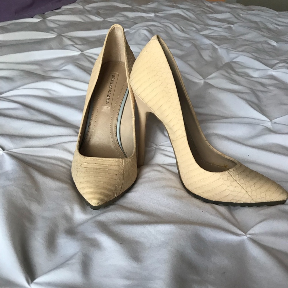 BCBG MAXAZRIA PUMPS